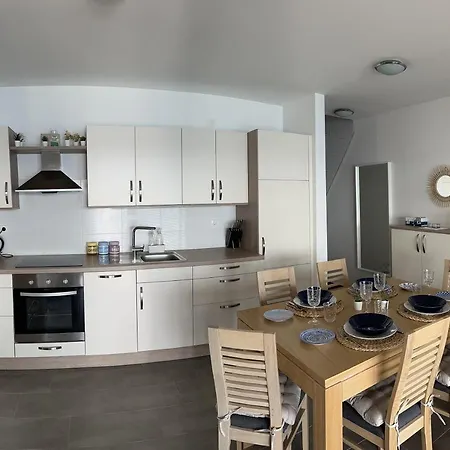 Sea La Vie Apartment *